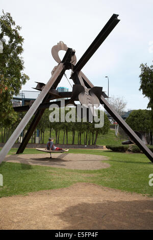 La scultura di Mark di Suvero chiamato Arikidea a Minneapolis sculpture gardens, Minnesota, Stati Uniti d'America. Foto Stock