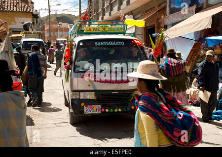 Gladioli decorate taxi in tempo di carnevale in Bolivia. Foto Stock