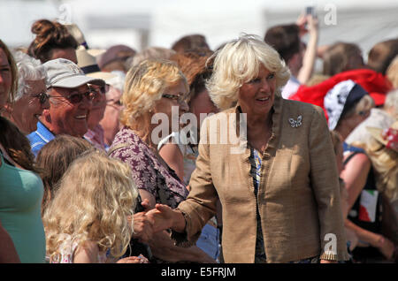 Norfolk, Regno Unito. Il 30 luglio, 2014. S.a.r. il principe Charles, Principe di Galles e Camilla, duchessa di Cornovaglia, frequentare la 133Sandringham Flower Show in Norfolk Credito: Ian Ward/Alamy Live News Foto Stock
