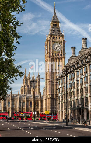 Il Big Ben tower a Londra il 30 luglio 2014. La torre fu completata nel 1858 e aveva il suo centocinquantesimo anniversario Foto Stock