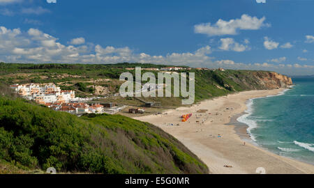 Praia da Légua beach, vicino a Nazaré, Costa Da Prata, Beira Litoral, Portogallo Foto Stock