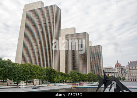 Agenzia rivestimento edifici l'Empire State Plaza in Albany, il Campidoglio dello Stato di New York Foto Stock