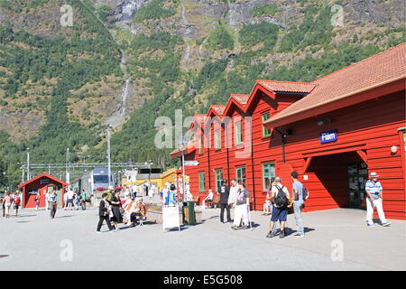 Flåm stazione ferroviaria Flåmsbana, Flåm, Flåmsdalen, Aurlandsfjorden, Aurland, Sognefjorden, Sogn og Fjordane, Vestlandet, Norvegia Foto Stock