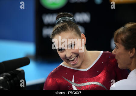 SSE Idro Glasgow Scozia 30 Lug 2014. Giochi del Commonwealth il giorno 7. Tutto attorno alla donna di Ginnastica Artistica finali. Medaglia di Bronzo Hannah Whelan ENG dopo il suo fascio di credito di esercizio: ALAN OLIVER/Alamy Live News Foto Stock