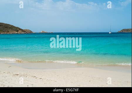 Spiaggia di Tuerredda lungo la costa di Teulada, Sardegna Sud, Italia Foto Stock