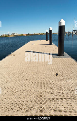 Vista della pavimentazione moderna copertura del molo al marina di Jurien Bay, Australia occidentale Foto Stock