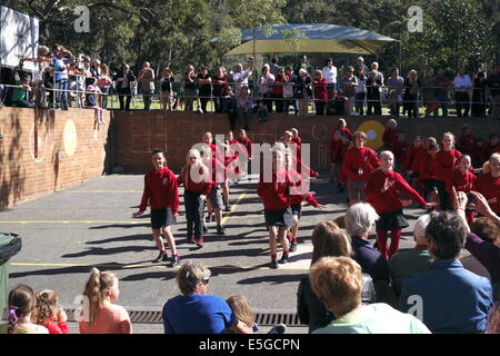 Durante NSW settimana dell'istruzione in Australia, scuole mettere nei giorni di apertura per i genitori e amici, qui in una scuola pubblica di Sydney Foto Stock