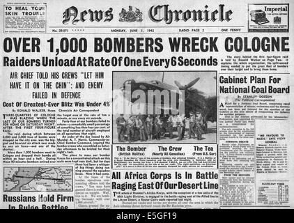 1942 News cronaca front page bombardamenti di reporting di Colonia da RAF e US Airforce Foto Stock