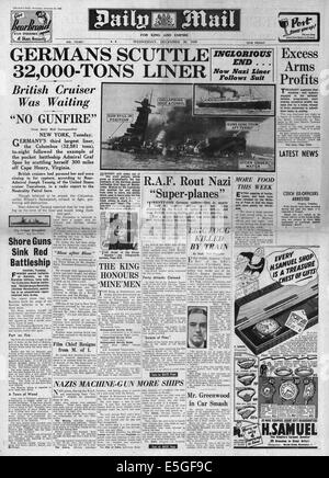 1939 Daily Mail front page reporting tedesco corazzata tascabile Admiral Graf Spee autoaffondato Foto Stock