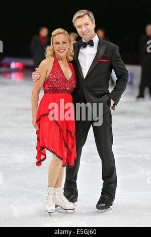 Il leggendario pattinatori Jayne Torvill e Christopher Dean raffigurato all'ultima danza su ghiaccio foto-riprese in Manchester, UK. Foto Stock