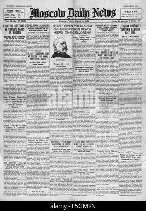 1934 Mosca Daily News Adolf Hitler diventa cancelliere e Presidente della Germania dopo la morte di Paul von Hindenburg Foto Stock