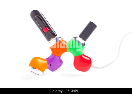 Tartaruga-sagomato hub USB con due schede di memoria collegato (su bianco con ombra) Foto Stock