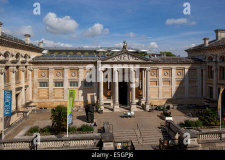 Facciata principale e ingresso al museo Ashmolean Museum di Oxford Inghilterra Foto Stock