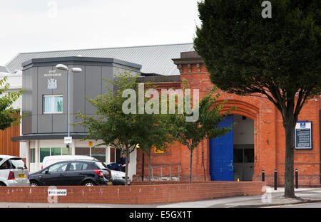 HMP Nottingham, Perry Road, Nottingham, Regno Unito. Il 31 luglio 2014. È riportato che un funzionario delle carceri a Nottingham prigione aveva il suo orecchio morso off in incidente al carcere a 09:30 BST del mercoledì 30 luglio. Nottinghamshire polizia sono stati chiamati alla prigione di indagare l'incidente e il injuried funzionario delle carceri è stata trattata al Queens Medical Center di Nottingham. Credito: Mark Richardson/Alamy Live News Foto Stock