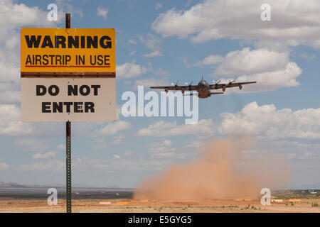 Un U.S. Air Force HC-130 Hercules aeromobili, con la 102d Rescue Squadron, New York Air National Guard decolla da Hubbard la Foto Stock