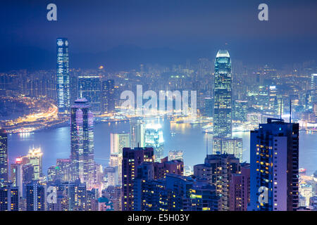 Magnifica vista dal Victoria Peak di notte, Hong Kong. Foto Stock