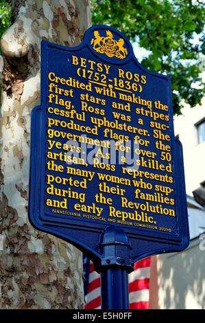 PHILADELPHIA, PENNSYLVANIA: segno storico di fronte alla Casa di Betsy Ross a 239 Arch Street Foto Stock