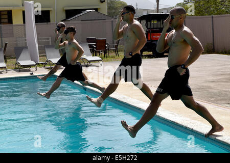 Stati Uniti Soldati assegnato all'Ingegnere 232nd Dive distacco, 92Enhancement manovra brigata, Puerto Rico Esercito Nazionale Guar Foto Stock