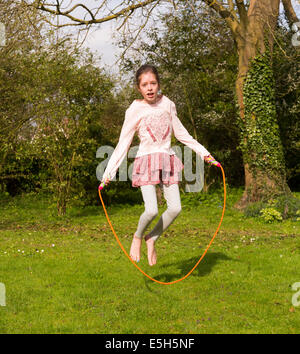 Ragazza giovane con corda Foto Stock