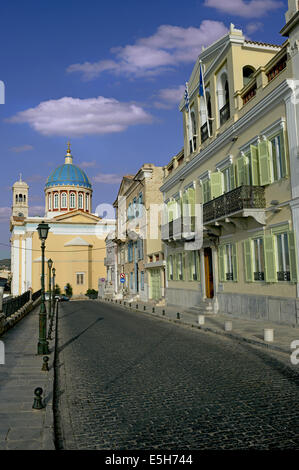 La chiesa di Agios Nikolaos (Saint Nicolas) nel quartiere Vaporia di Ermoupoli città in Syros Island, Cicladi Grecia Foto Stock