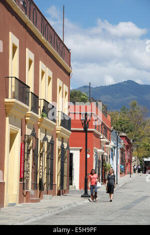 Macedonio Alcala strada pedonale città di Oaxaca Messico Foto Stock