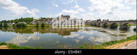 Amboise, Francia: lungo la strada dei castelli sulla Loira - Ville d'Amboise et le Château d'Amboise Foto Stock