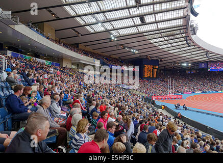 La folla a guardare gli eventi per i Giochi del Commonwealth.Glasgow. Regno Unito. Foto Stock