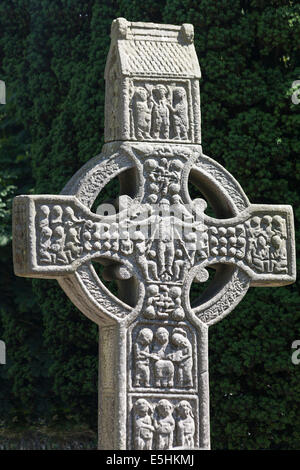 L'Irlanda, nella contea di Louth, Monasterboice, Muiredach alta della croce Foto Stock