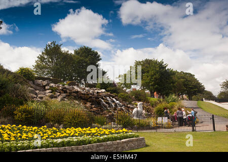 Regno Unito, Inghilterra, Lincolnshire, Cleethorpes, alta rupe, cascata nel molo Gardens Foto Stock