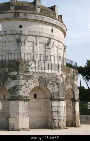 L'Italia. Ravenna. Mausoleo di Theoderic. Costruito nel 520 d.c. da Teodorico il Grande come sua futura tomba. Foto Stock