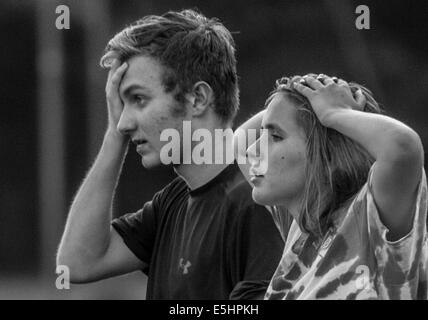 Giocatori di Rugby Pratica e giocare coed rugby. Sono giovani e deboli ma hanno il cuore di caprone. Io sono un irresponsabile Foto Stock