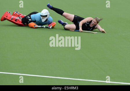 Glasgow, Scotland, Regno Unito. 1 agosto, 2014. Nuova Zelanda sulla pena di scatti in campo femminile hockey semi-finale corrisponde al National Hockey Center, Glasgow il 1 agosto 2014 Credit: Martin Bateman/Alamy Live News Foto Stock