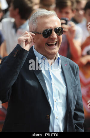 Londra, UK, UK. 1 agosto, 2014. Louis Walsh arriva al 'X Factor - London arena delle audizioni a SSE Wembley Arena. Credito: Ferdaus Shamim/ZUMA filo/Alamy Live News Foto Stock