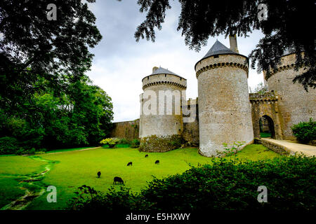 Esterno del chateau a Lassay-les-Chateau, Francia Foto Stock