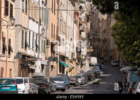 Sassari è la principale città del nord della Sardegna, giocando con orgoglio il suo doppio ruolo di città storica e vivace di moderno-giorno un economico Foto Stock