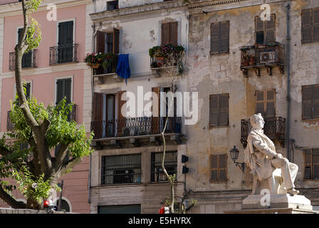 Sassari è la principale città del nord della Sardegna, giocando con orgoglio il suo doppio ruolo di città storica e vivace di moderno-giorno un economico Foto Stock