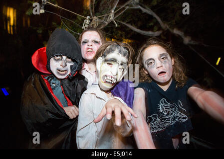 I bambini vestiti per Halloween Foto Stock