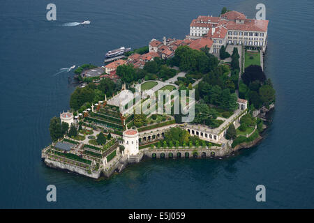 VISTA AEREA. Isola Bella. Isole Borromee, Lago maggiore, Provincia di Verbano-Cusio-Ossala, Piemonte, Italia. Foto Stock