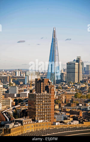 Vista aerea di Londra come si vede dal London Eye che mostra la Shard, London, England, Regno Unito Foto Stock