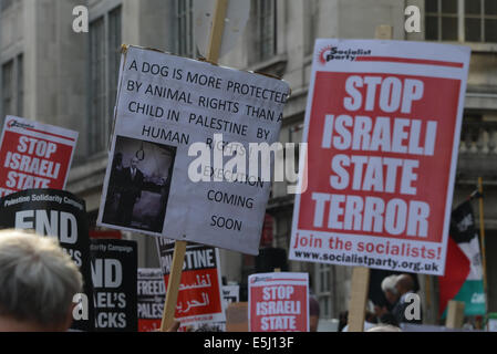 Londra, Regno Unito. 1 agosto, 2014. Migliaia di manifestanti chiedono giustizia per il popolo palestinese israeliani di crimine di guerra intenzione di uccidere civili e bambini scuola di bombardamenti e ospedale DELLE NAZIONI UNITE. Il mondo si è svegliato, l assedio non è abbastanza libero di Palestina, Israele deve lasciare la Palestina terra. Credito: Vedere Li/Alamy Live News Foto Stock