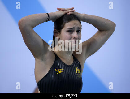 Edinburgh, Gran Bretagna. 1 agosto, 2014. Maddison Keeney dell Australia reagisce dopo la sua ultima immersione durante la donna 1m Springboard Finale di immersioni al giorno 9 del Glasgow 2014 Giochi del Commonwealth a Royal Commonwealth Pool di Edimburgo, in Gran Bretagna il 1 agosto, 2014. Credito: Wang Lili/Xinhua/Alamy Live News Foto Stock