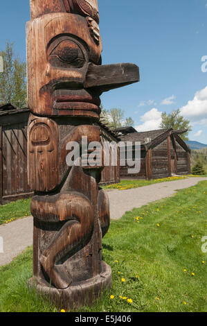 Elk203-4112v Canada, British Columbia, Hazelton, 'Ksan Historical Village, totem pole Foto Stock