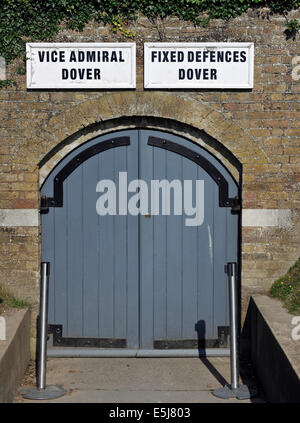 Il castello di Dover, Dover, Kent, Regno Unito - un ingresso al segreto camere sotterranee. Foto Stock