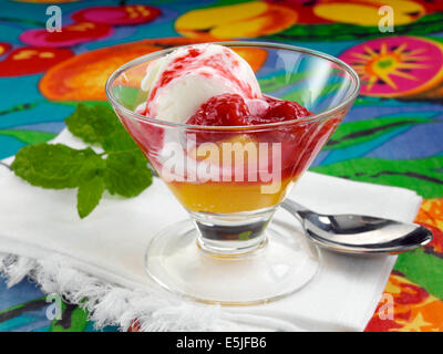 Sorbetto di fragole Foto Stock