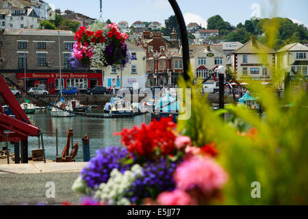 Affacciato sul porto in Brixham Foto Stock