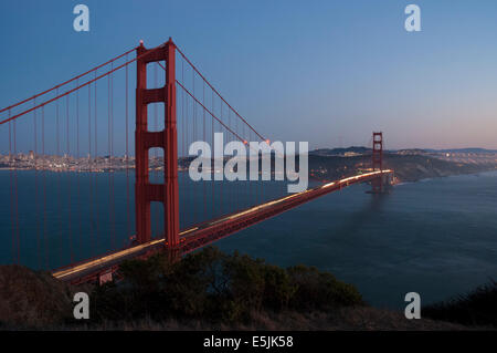 Vista di San Francisco e il Golden Gate Bridge da Golden Gate National Recreation Area Foto Stock