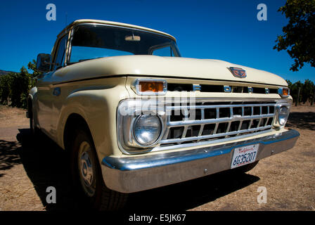 Ford F100 pickup truck, Napa Valley, California USA Foto Stock
