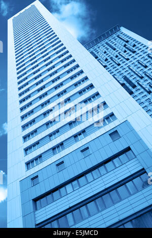 Moderno appartamento immobili tonica in colore blu Foto Stock