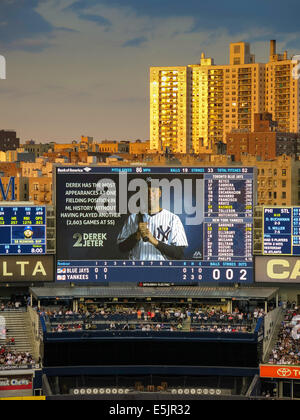 Lo Yankee Stadium, electronic signage, Bronx, New York Foto Stock