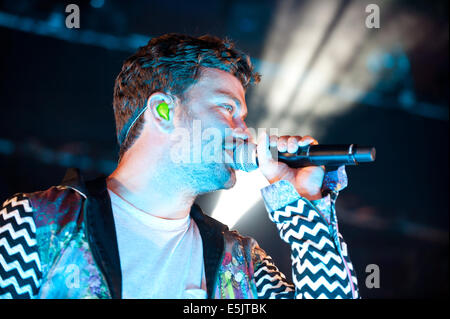 Freiburg, Germania. Il 2 agosto, 2014. Hip hop tedesco artista Marteria (Martora Laciny) suona dal vivo al ZMF music festival in Freiburg, Germania. Foto: Miroslav Dakov/ Alamy Live News Foto Stock